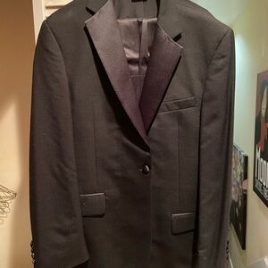 Classic Black Men’s Tuxedo